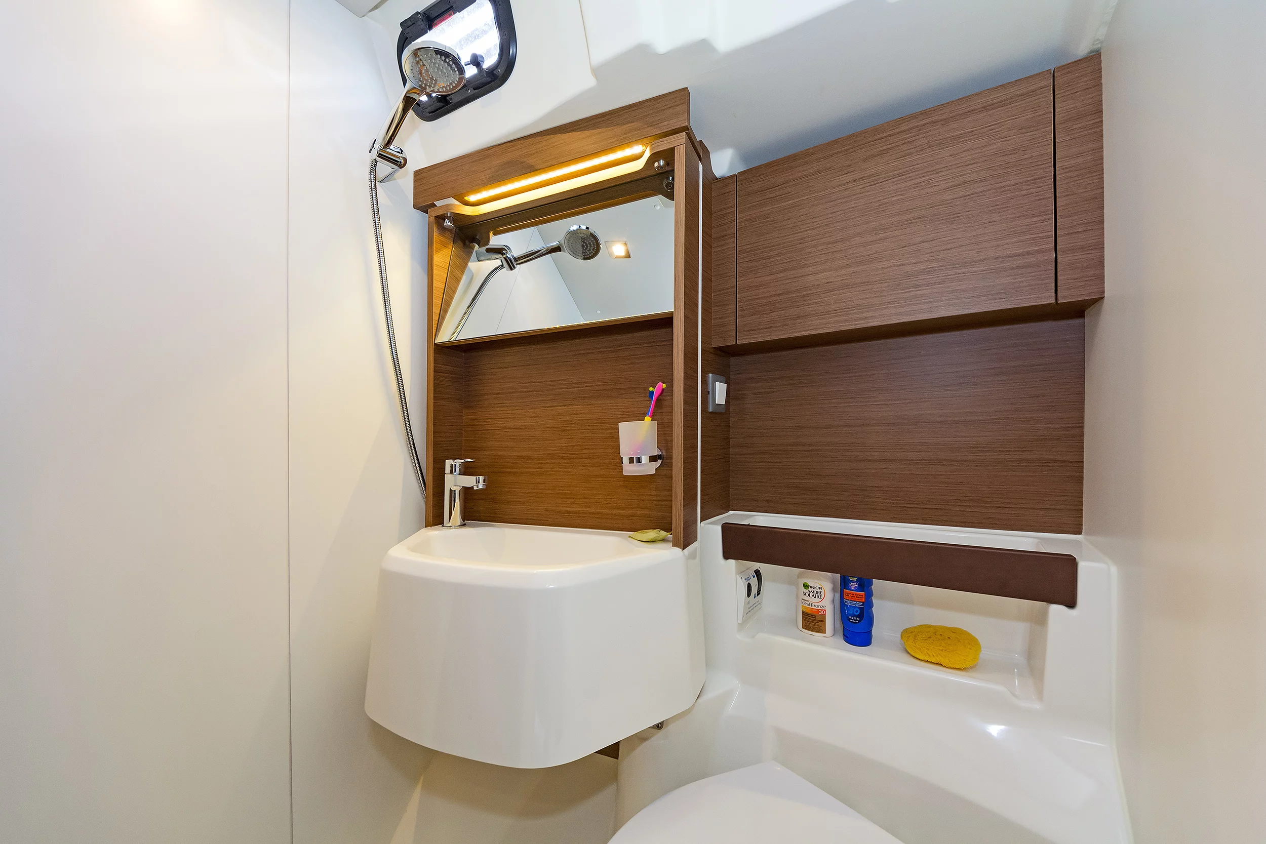 Oceanis 51.1 (5+1 cab) & GEN (Freyja)  - 20