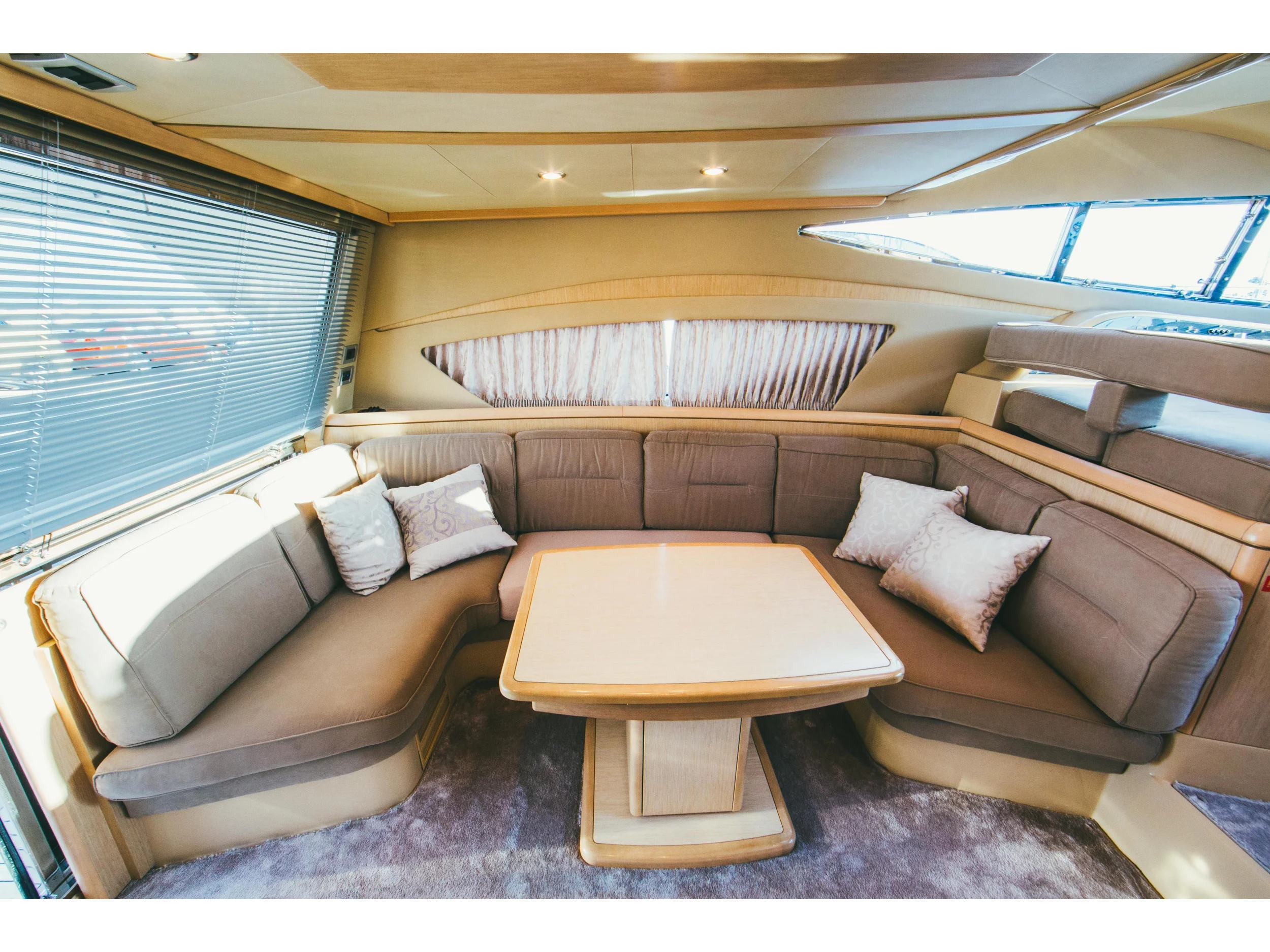 Ferretti 460 (Bluebell) Interior image - 2