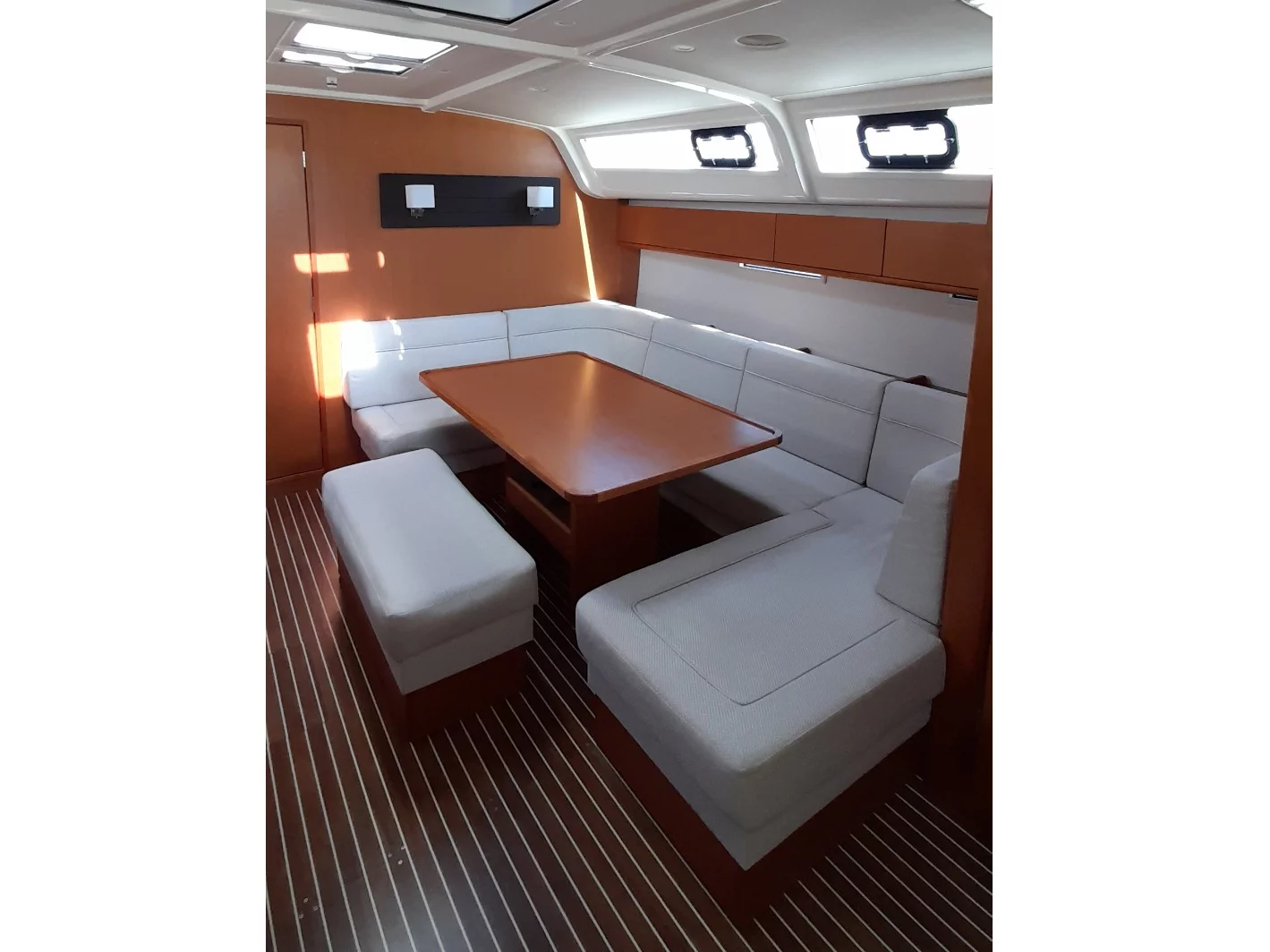 Bavaria 51 Cruiser (Elpida) Interior image - 12