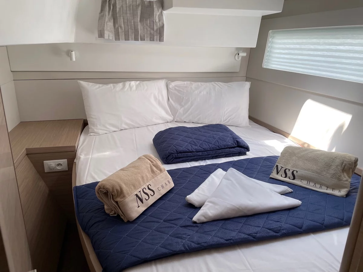 Lagoon 40 (DJ) Interior image - 6