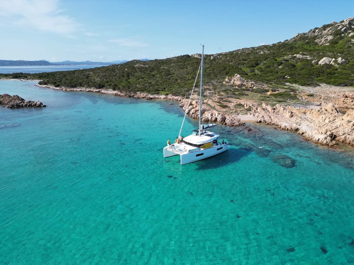 Lagoon 40 (DJ)  - 1