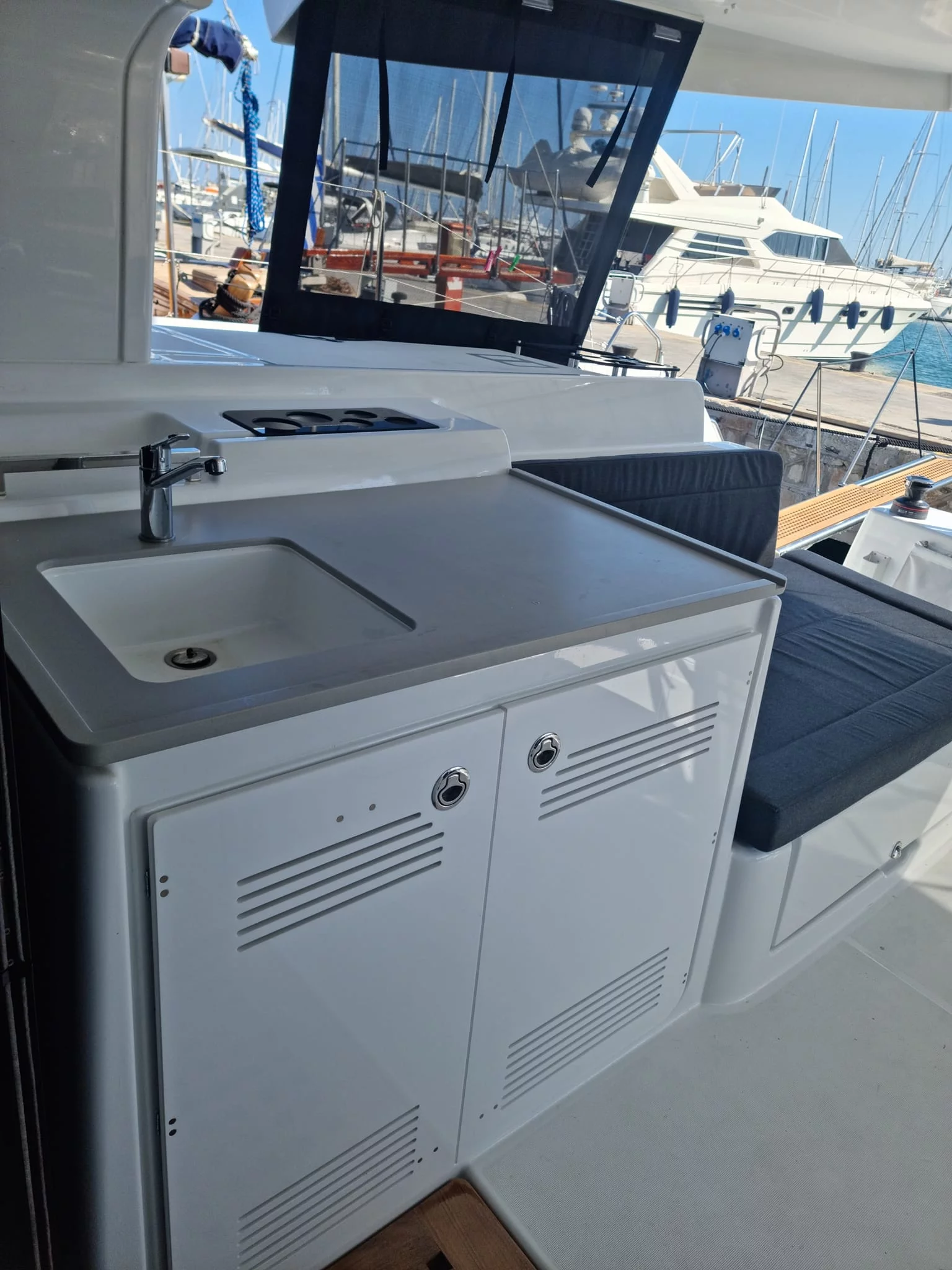 Lagoon 46 (HYDRA XIV)  - 28