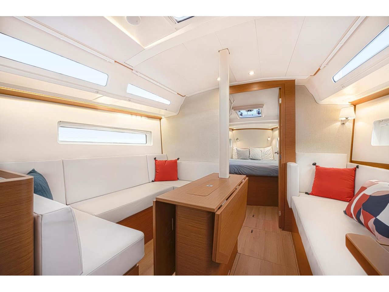 Sun Odyssey 380 — photo 3