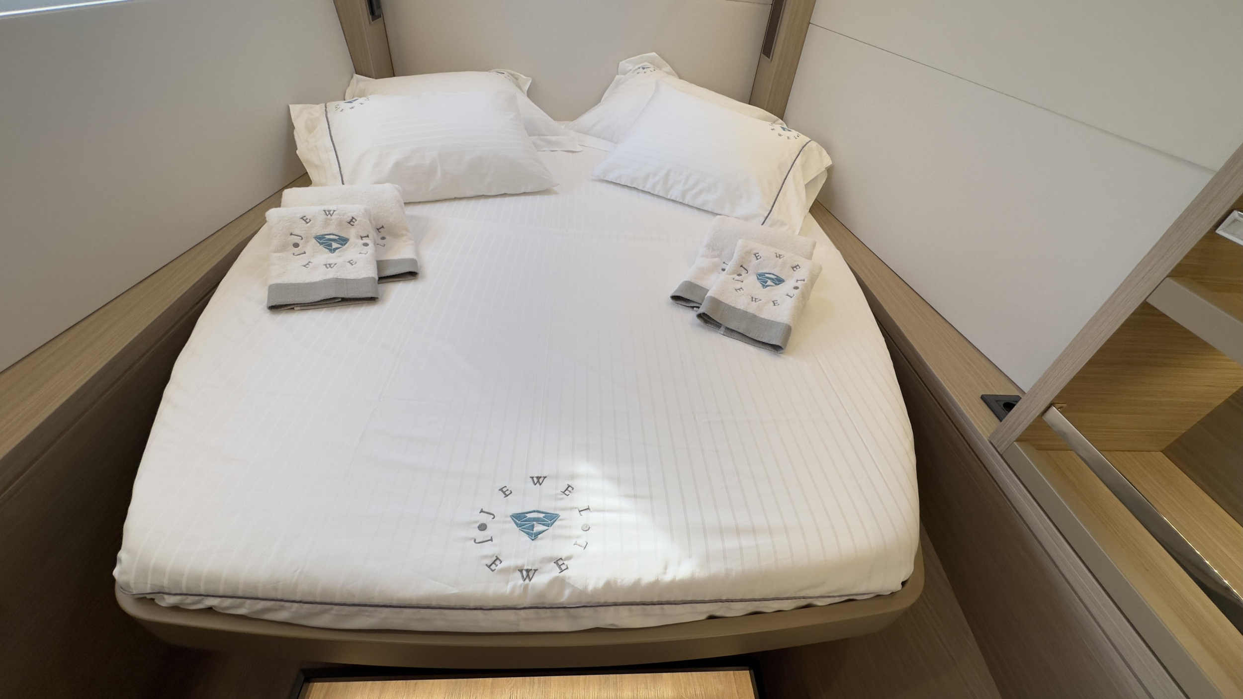 Lagoon 51 — photo 12