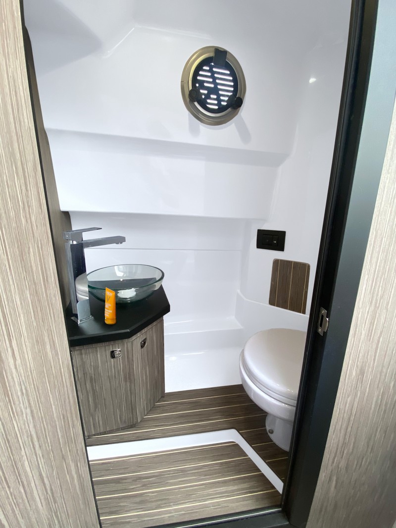 Photo #3 - Ranieri Cayman 28.0 Executive (Ranieri Cayman 28.0) en Villa San Giovanni - 16159
