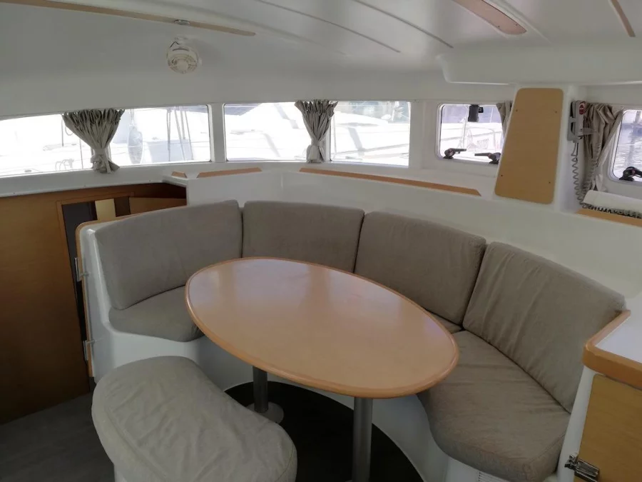 Lagoon 380 S2 (DATTILO)  - 23