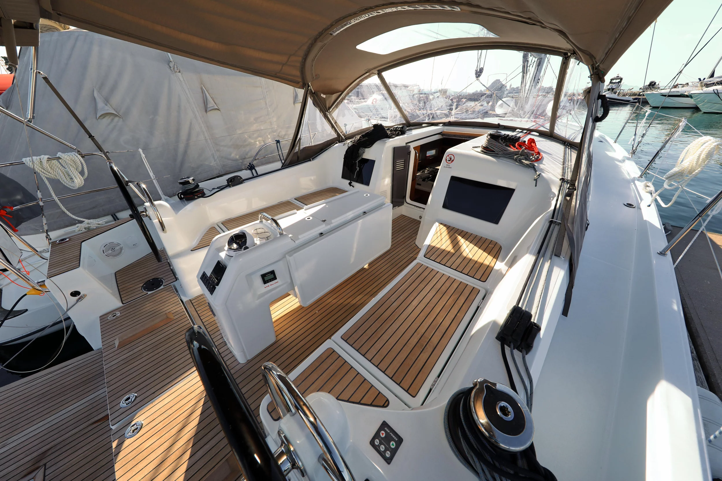 Sun Odyssey 410 (Vague)  - 25