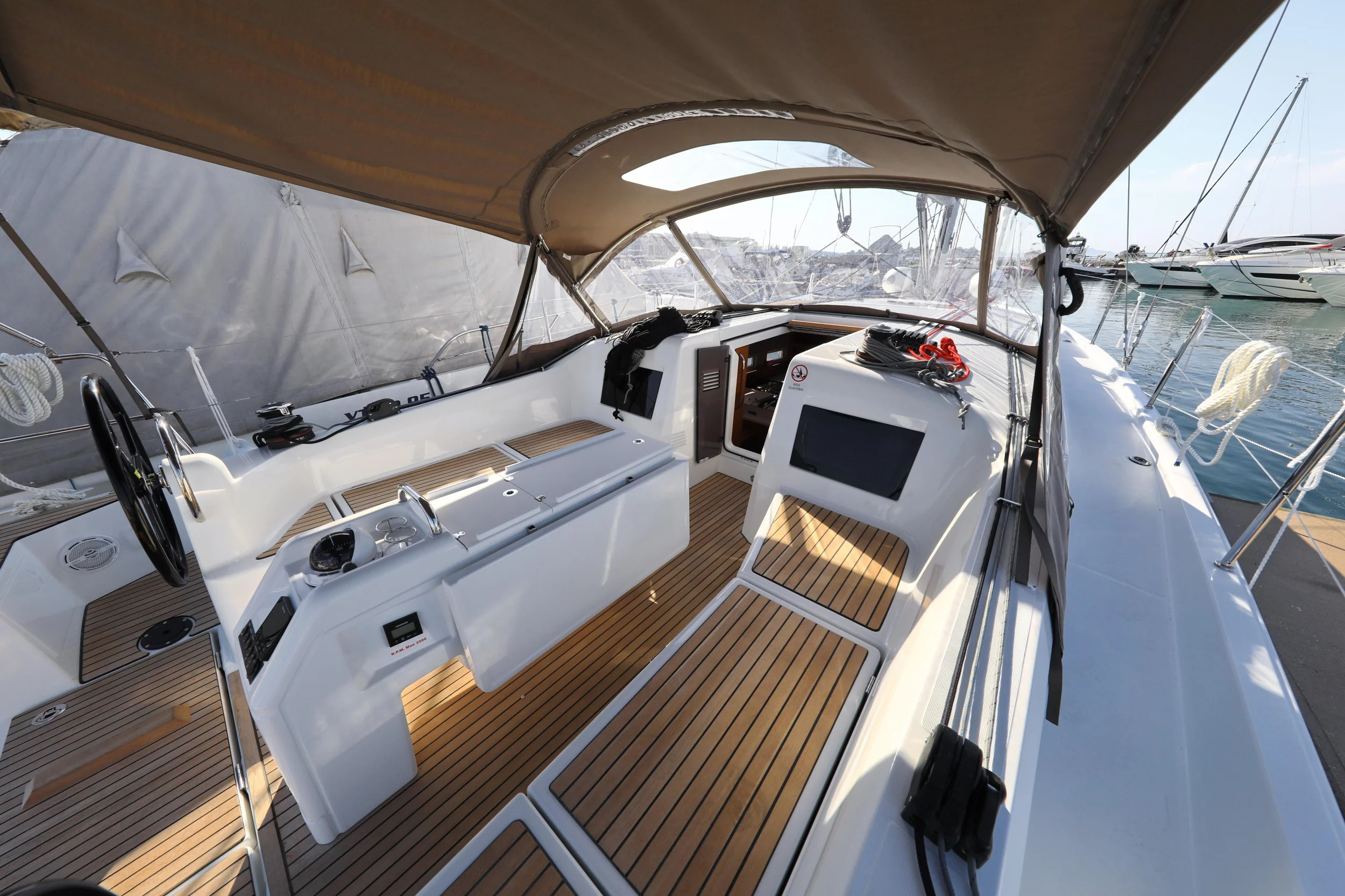 Sun Odyssey 410 (Vague)  - 12