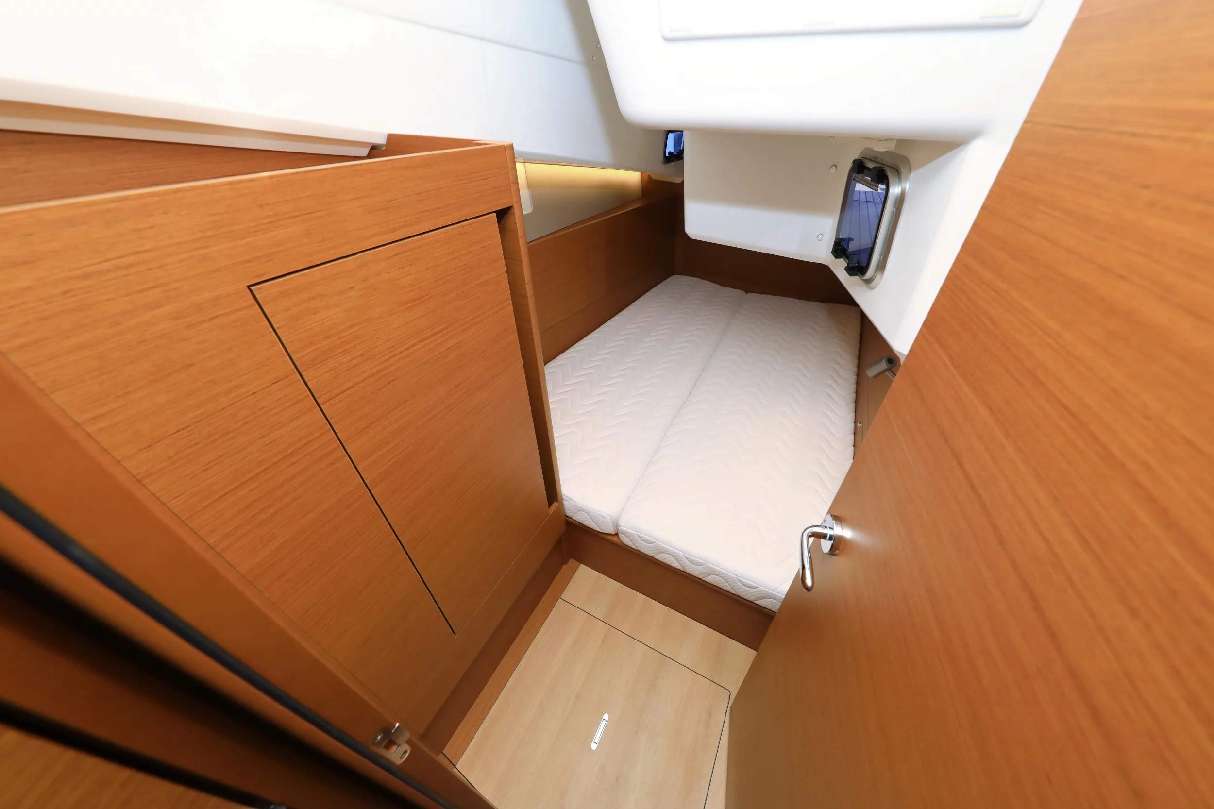Sun Odyssey 410 (Vague)  - 24