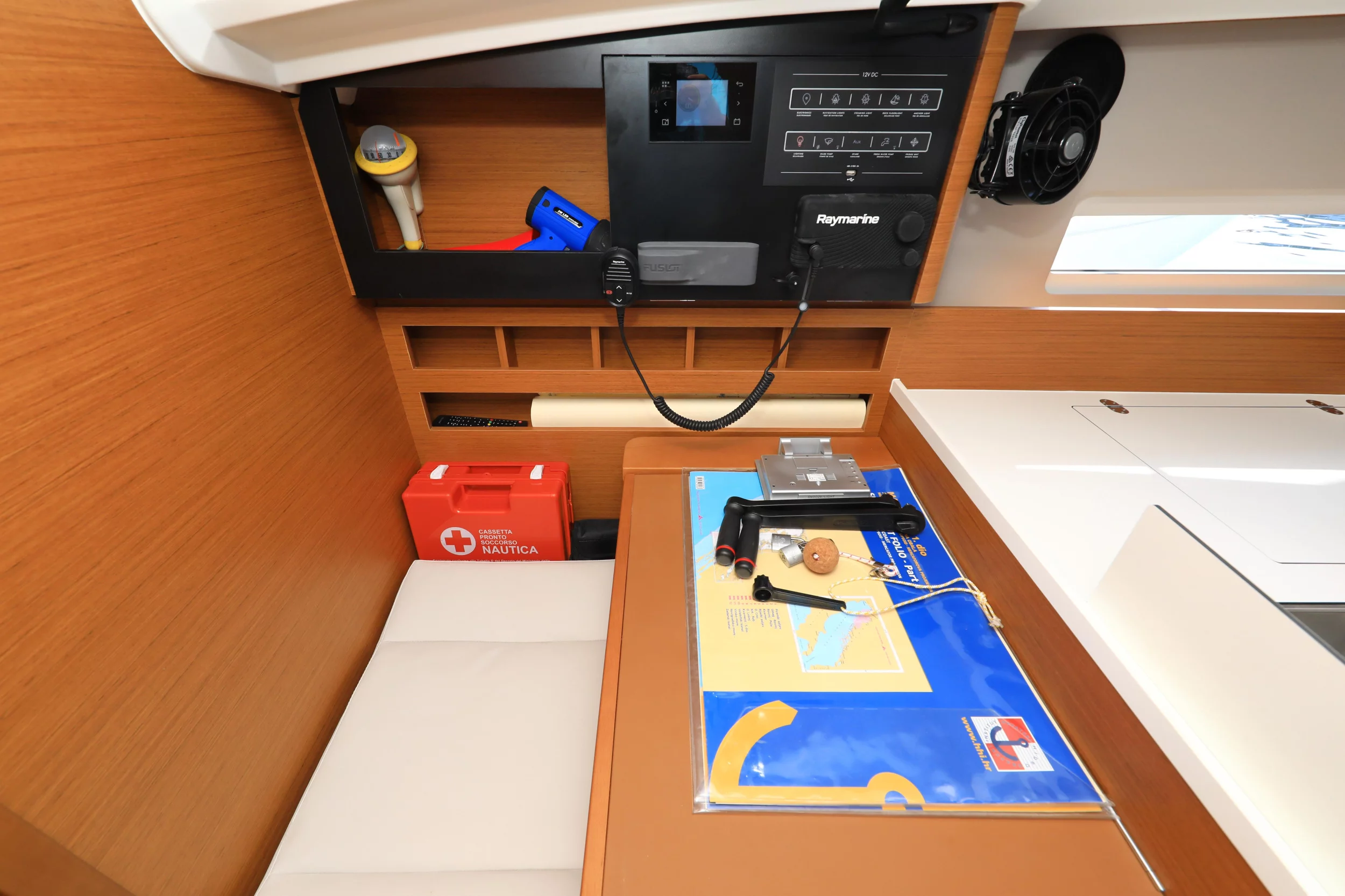 Sun Odyssey 410 (Vague)  - 83