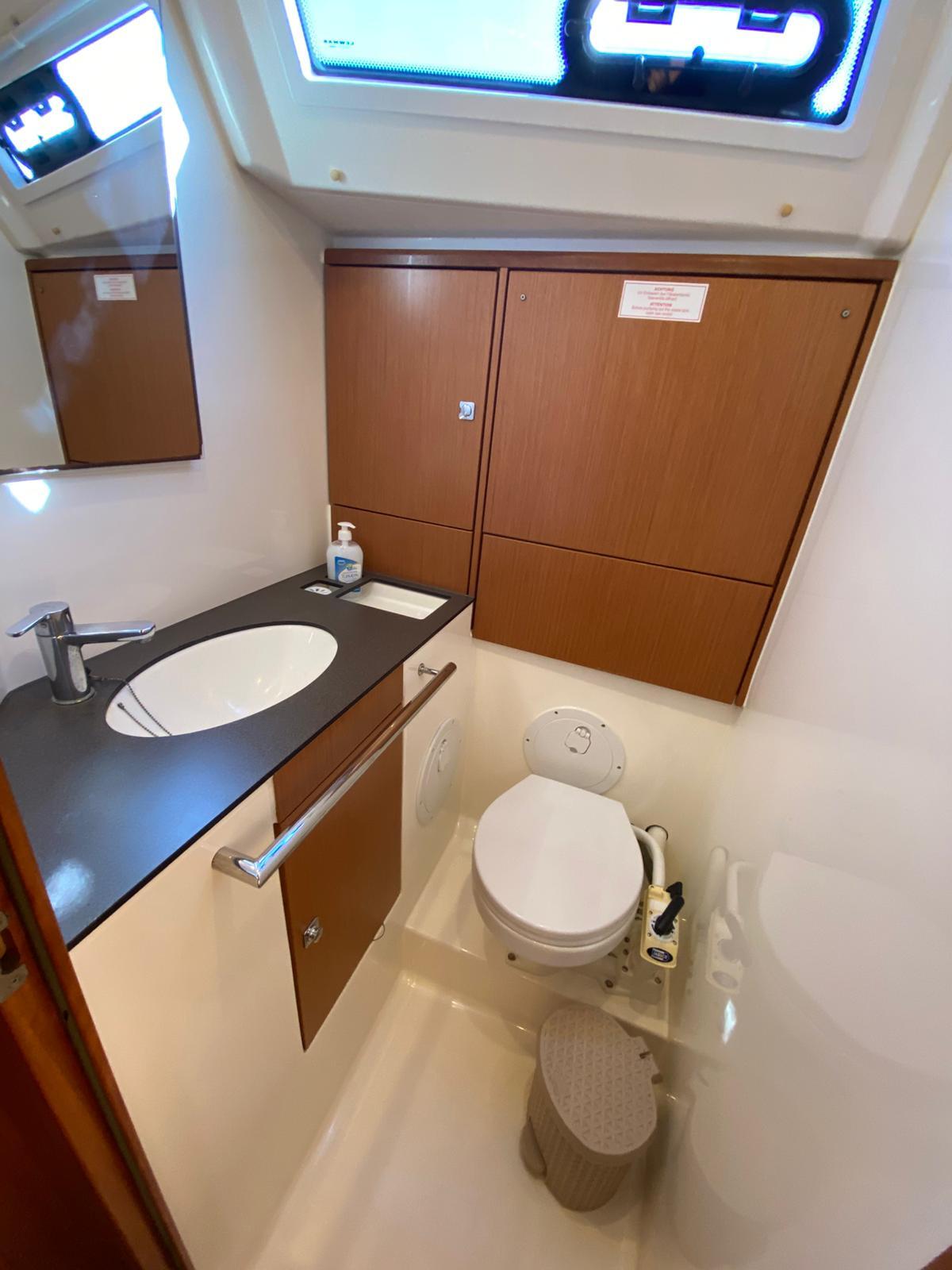 Bavaria Cruiser 46 — photo 17