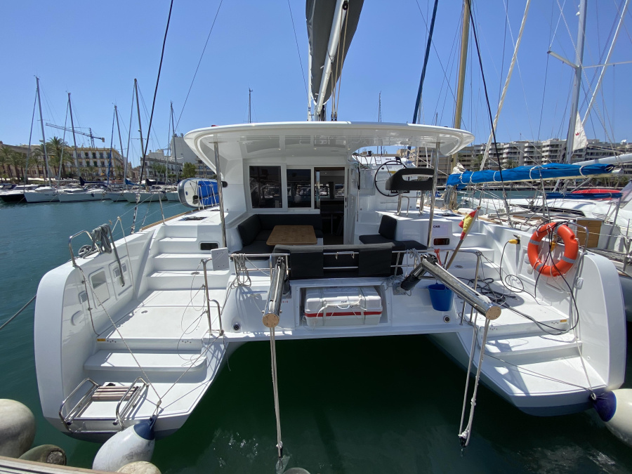 Lagoon 40 — photo 3