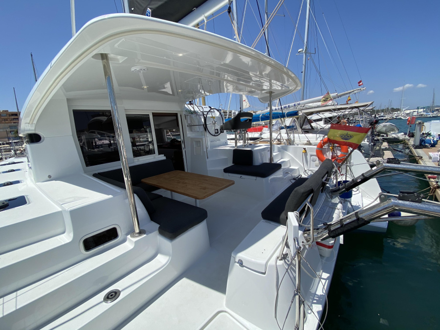 Lagoon 40 — photo 10