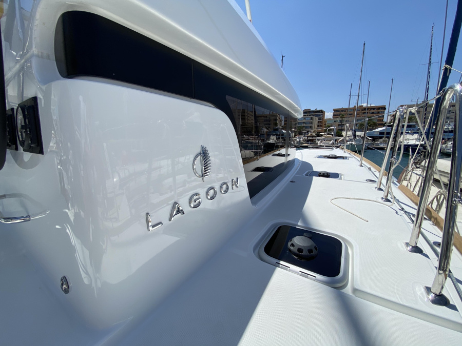 Lagoon 40 — photo 14