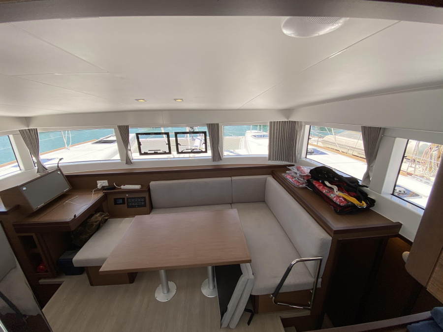 Lagoon 40 — photo 24