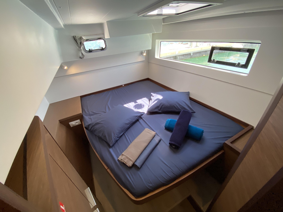 Lagoon 40 — photo 20