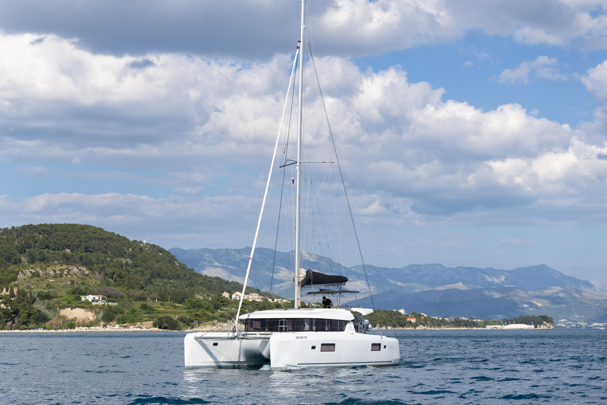Photo #2 - Lagoon 42 (AVENTUS) in Split - 15968