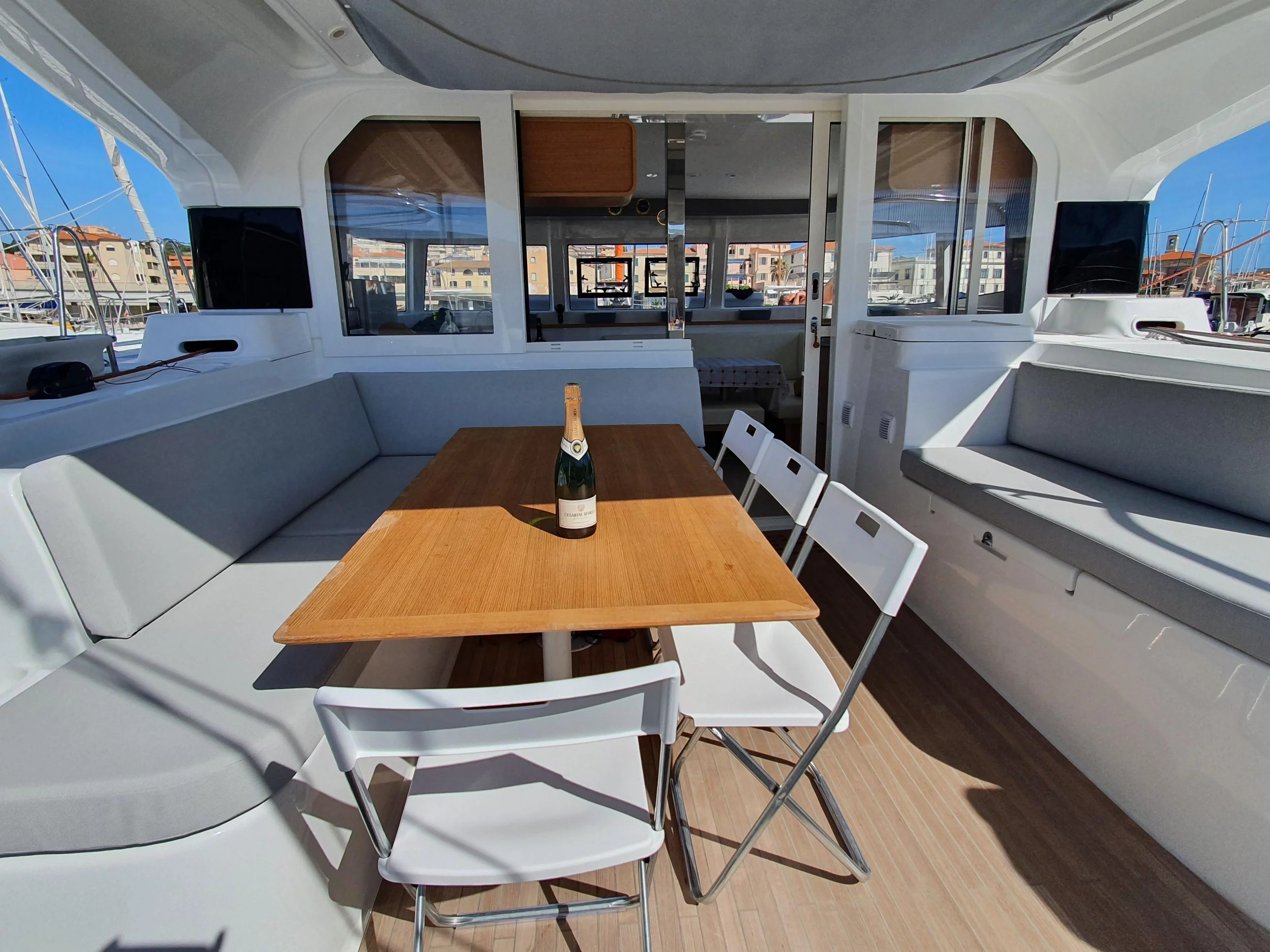Excess 12 (Brigante) Interior image - 2