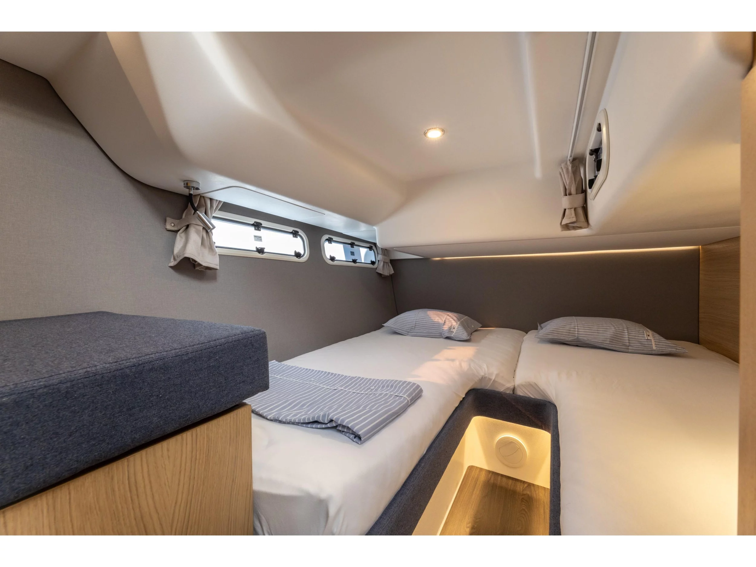 Nimbus 405 Coupe (BONBON) Interior image - 7