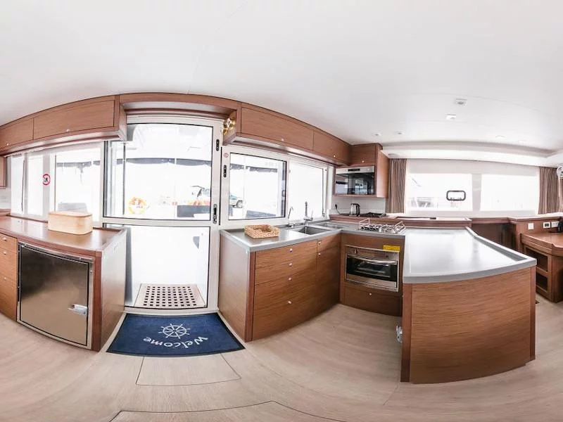 Lagoon 450 Flybridge (Magic Lagoon)  - 1