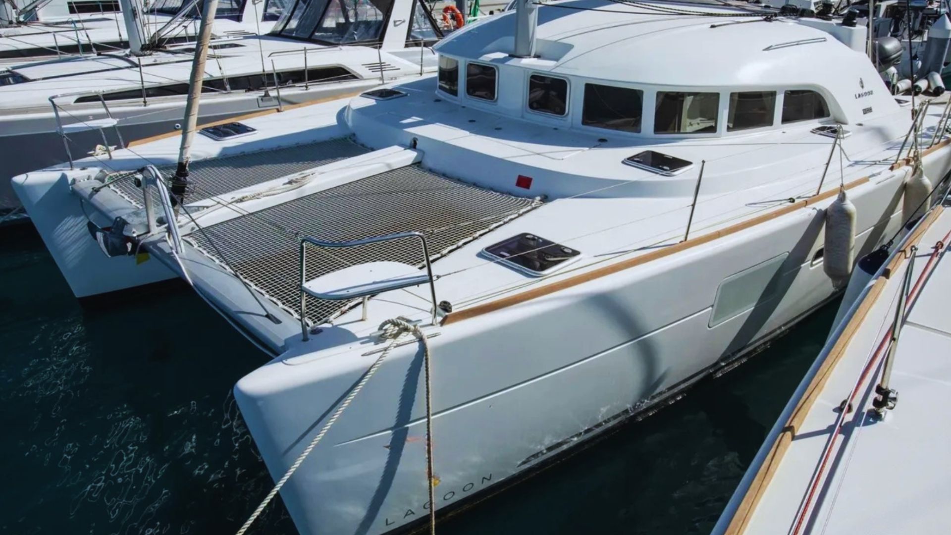 Lagoon 380 — photo 2