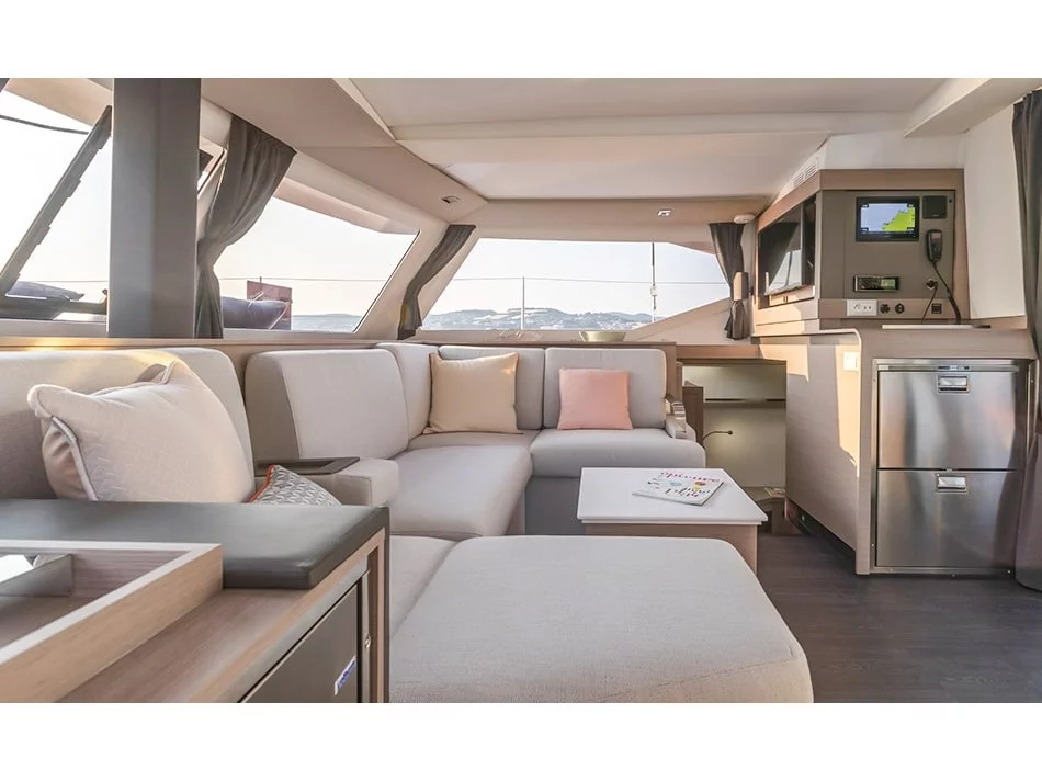 Fountaine Pajot Isla 40 (Wm-Ac in dinette-Gen-Sol.Pan) (Isla) Interior image - 2