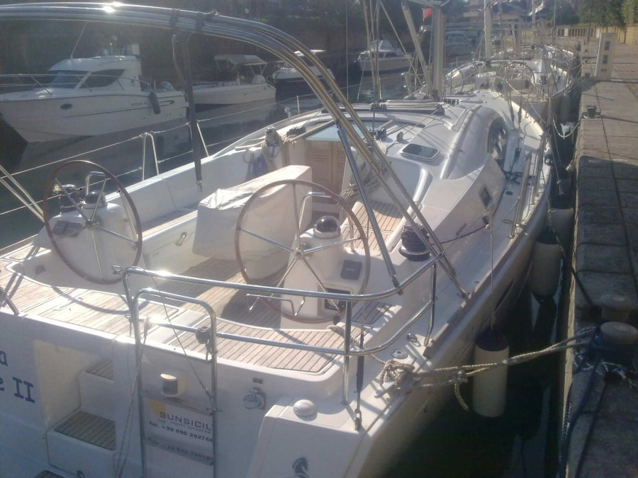 Main image - 0