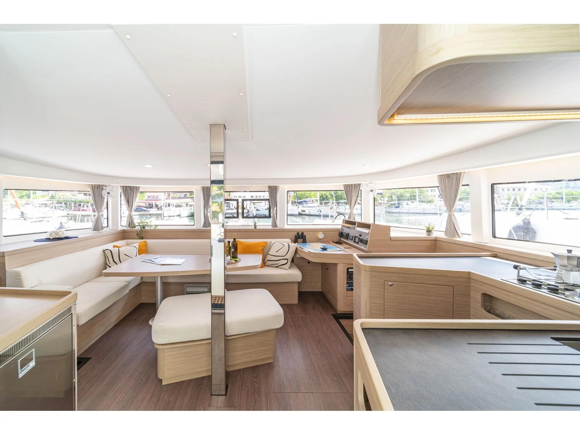 Lagoon 42 (Marina 3) Interior image - 2