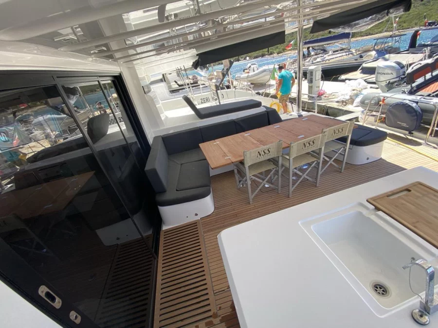 Lagoon 55 (5 cab) (The Moon (SXM))  - 12