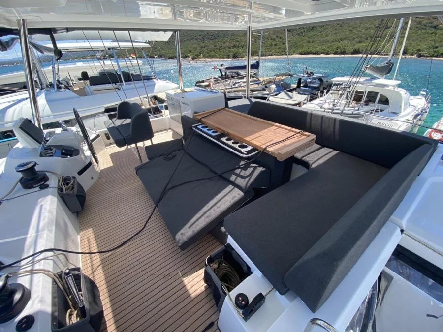 Lagoon 55 (5 cab) (The Moon (SXM))  - 8