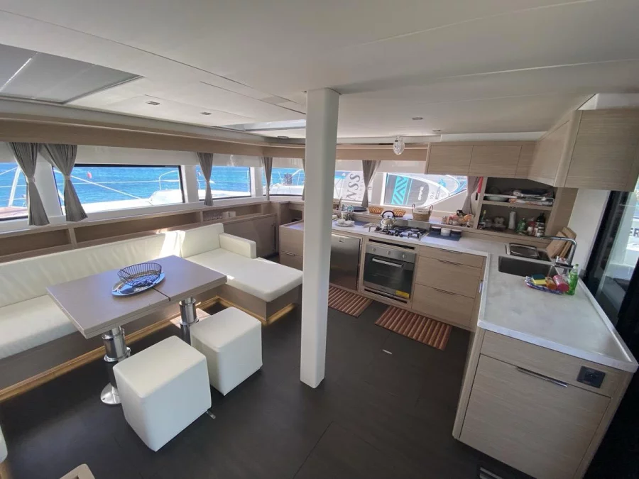 Lagoon 55 (5 cab) (The Moon (SXM))  - 15