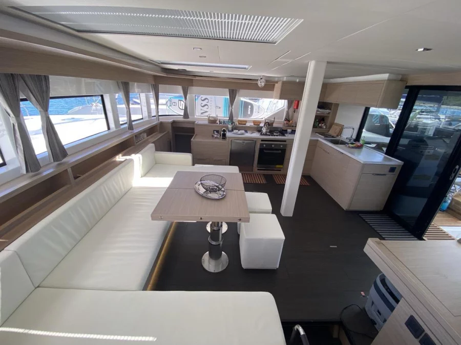 Lagoon 55 (5 cab) (The Moon (SXM))  - 23
