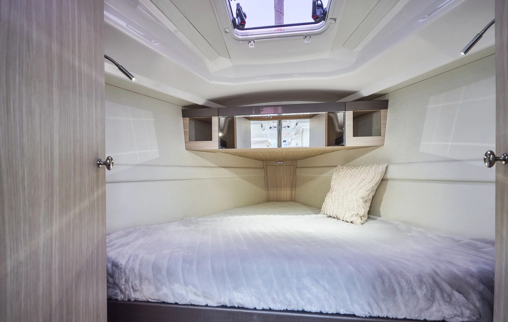 Maxus 35 (see with our base extra options availability as Air Conditioned) (Angelmiles 1)  - 24