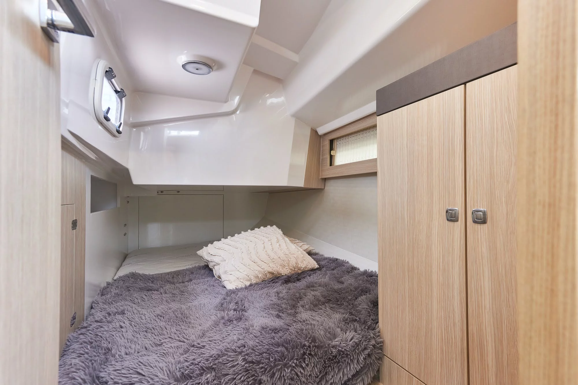 Maxus 35 (see with our base extra options availability as Air Conditioned) (Angelmiles 1)  - 46