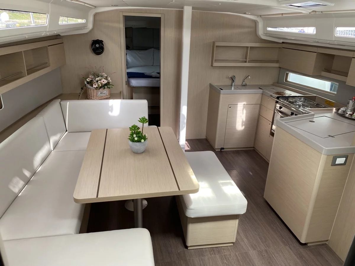 Oceanis 40.1 (3cab) (Karma)  - 12