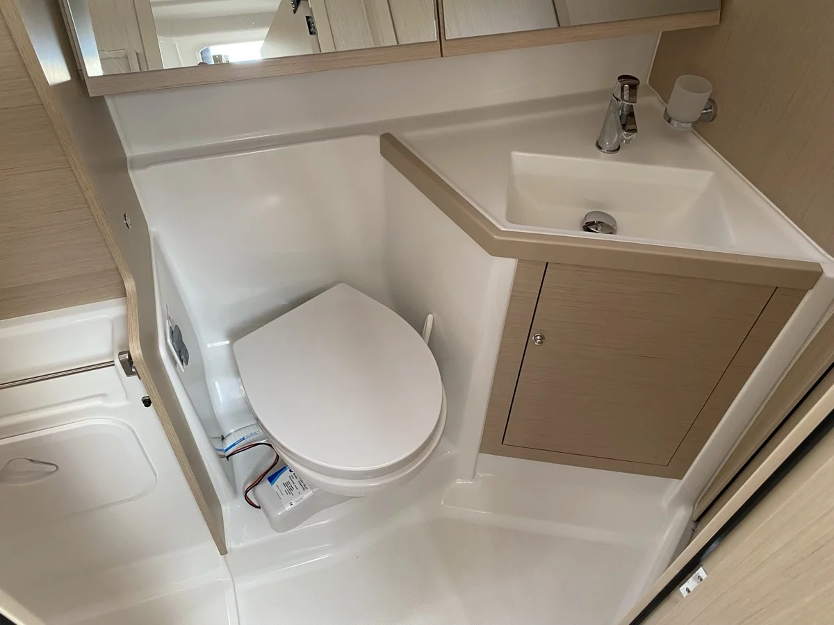 Oceanis 40.1 (3cab) (Karma)  - 8