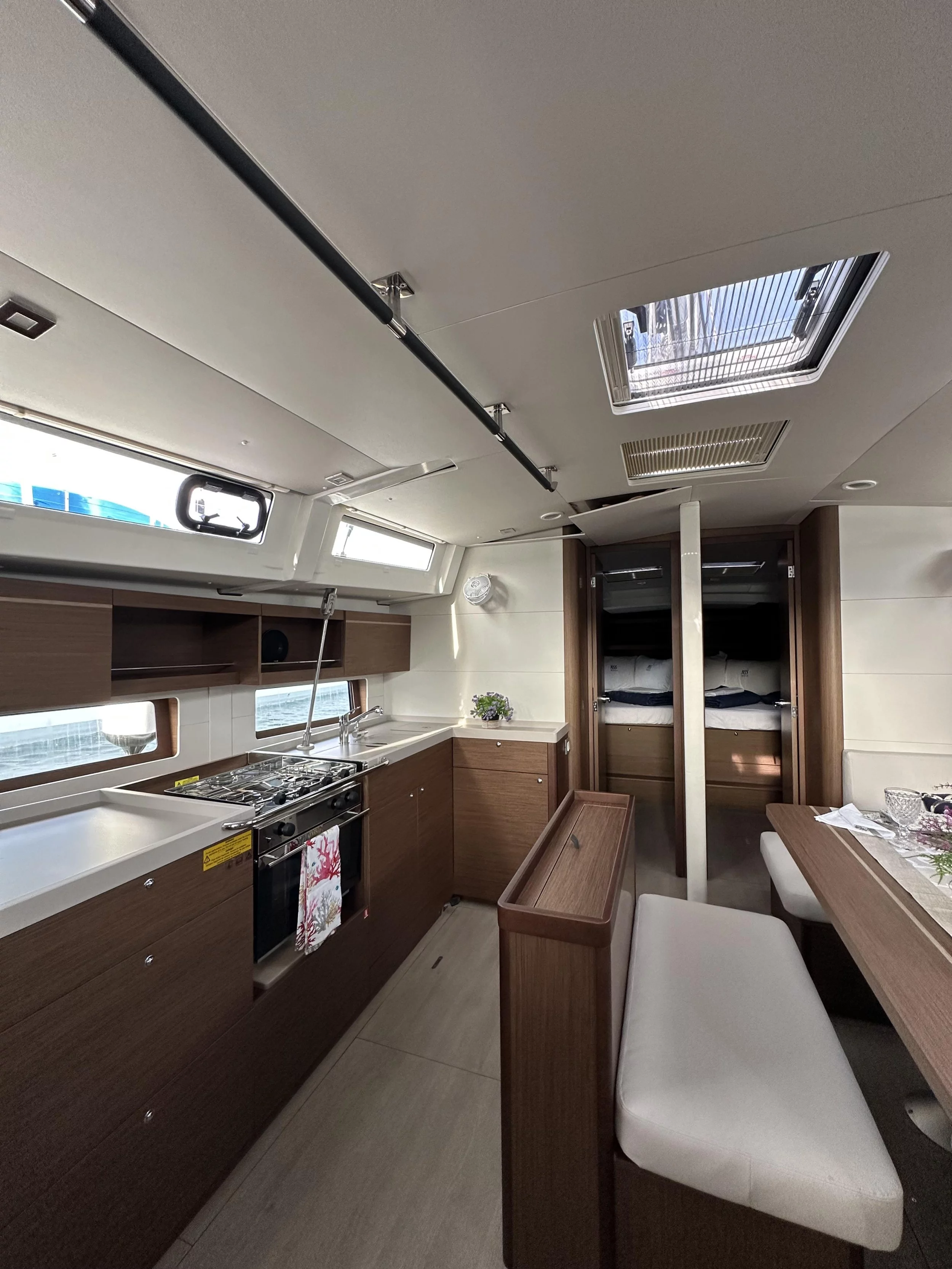 Oceanis 46.1 (5 cab) (Moonraker)  - 17