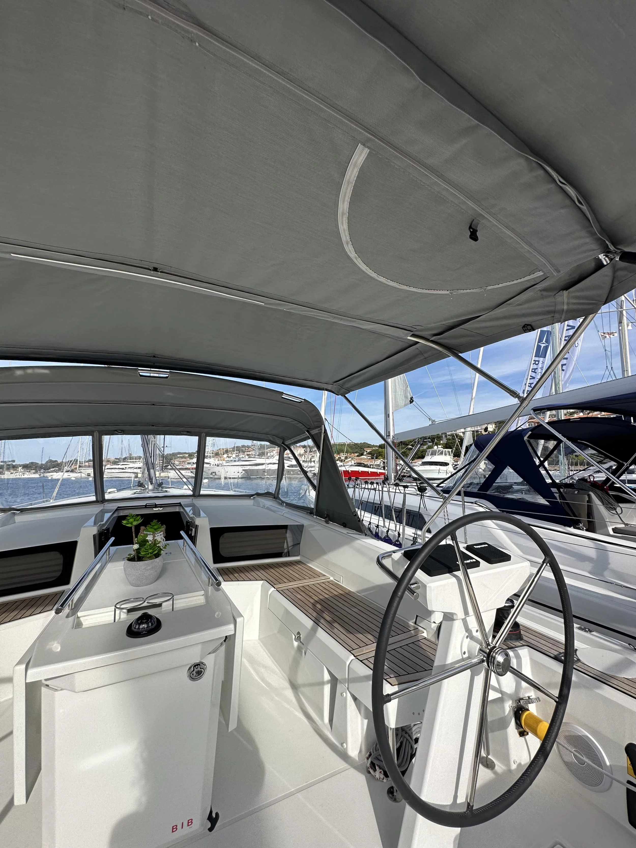 Oceanis 46.1 (5 cab) (Moonraker)  - 18