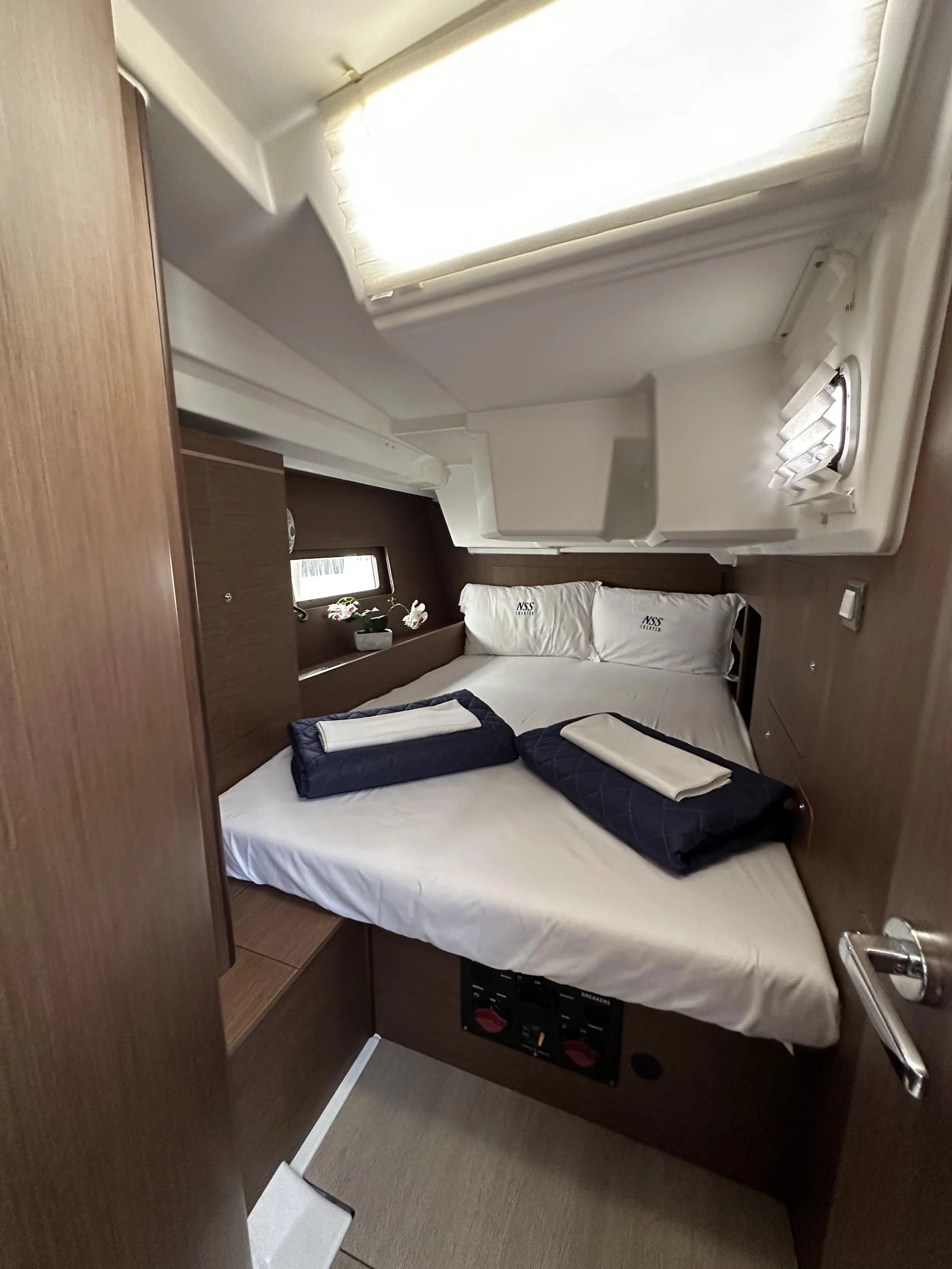 Oceanis 46.1 (5 cab) (Moonraker)  - 11
