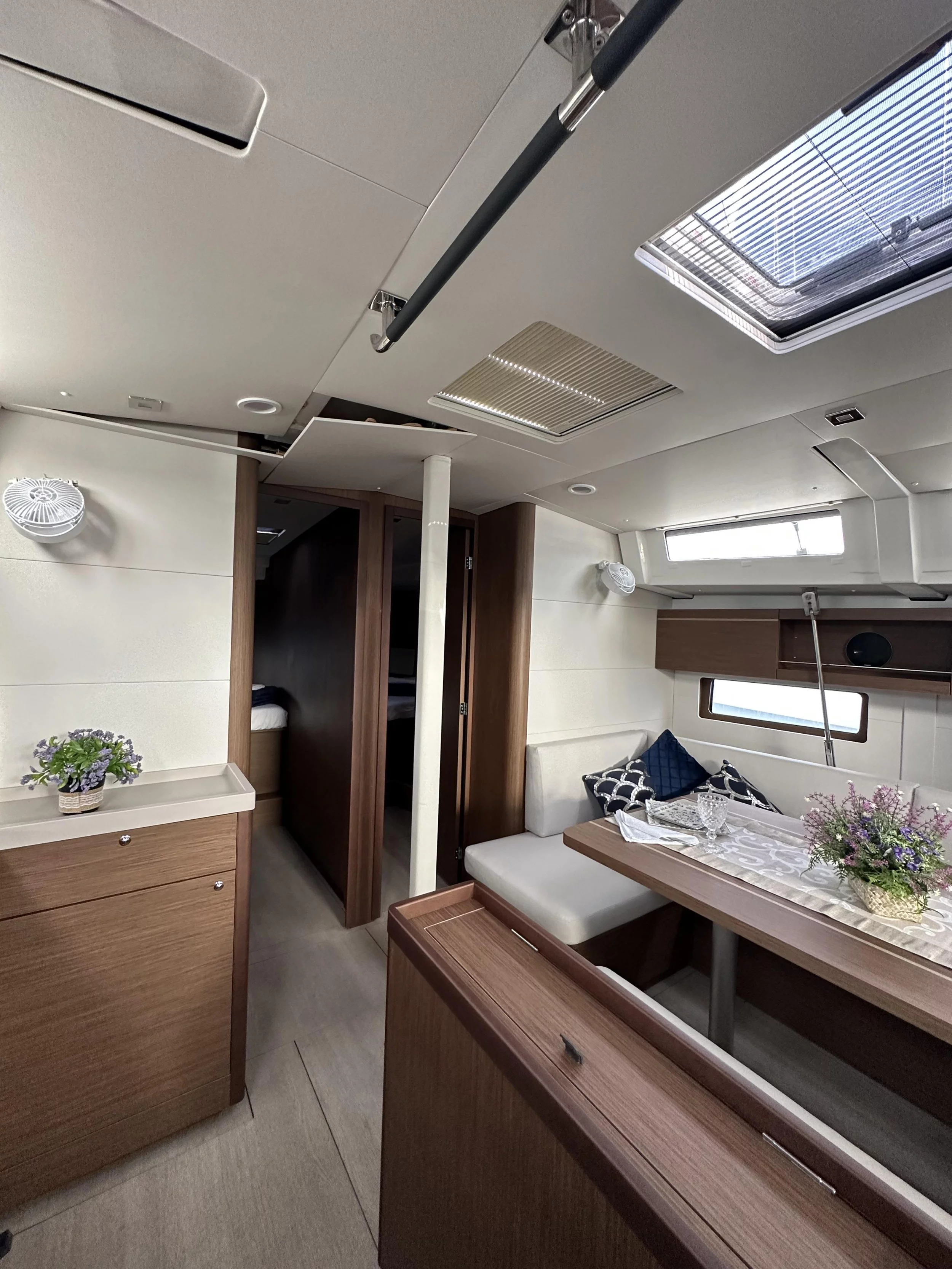 Oceanis 46.1 (5 cab) (Moonraker)  - 13