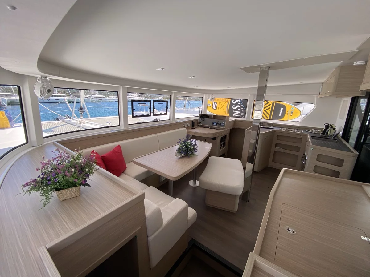 Lagoon 42 (Bollicina) Interior image - 1