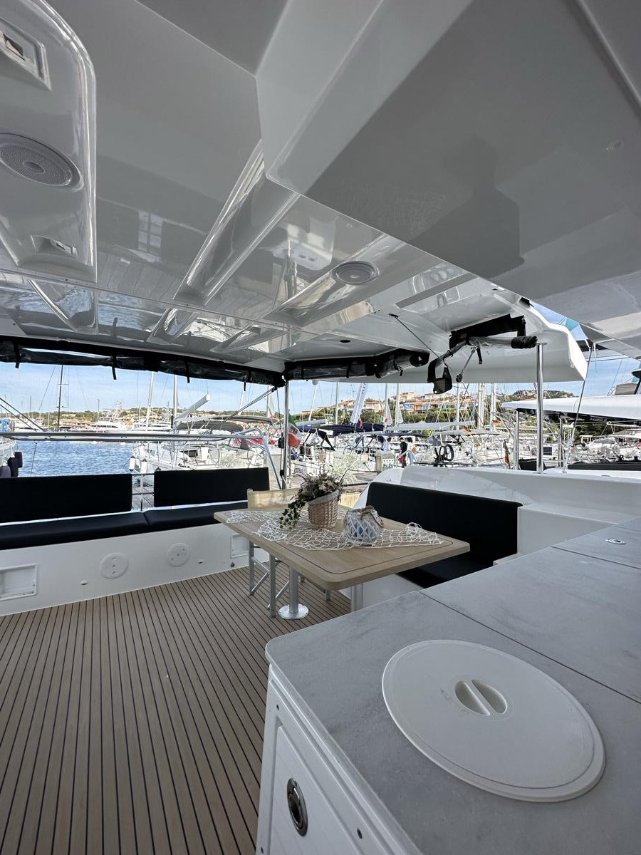 Lagoon 46 — photo 28