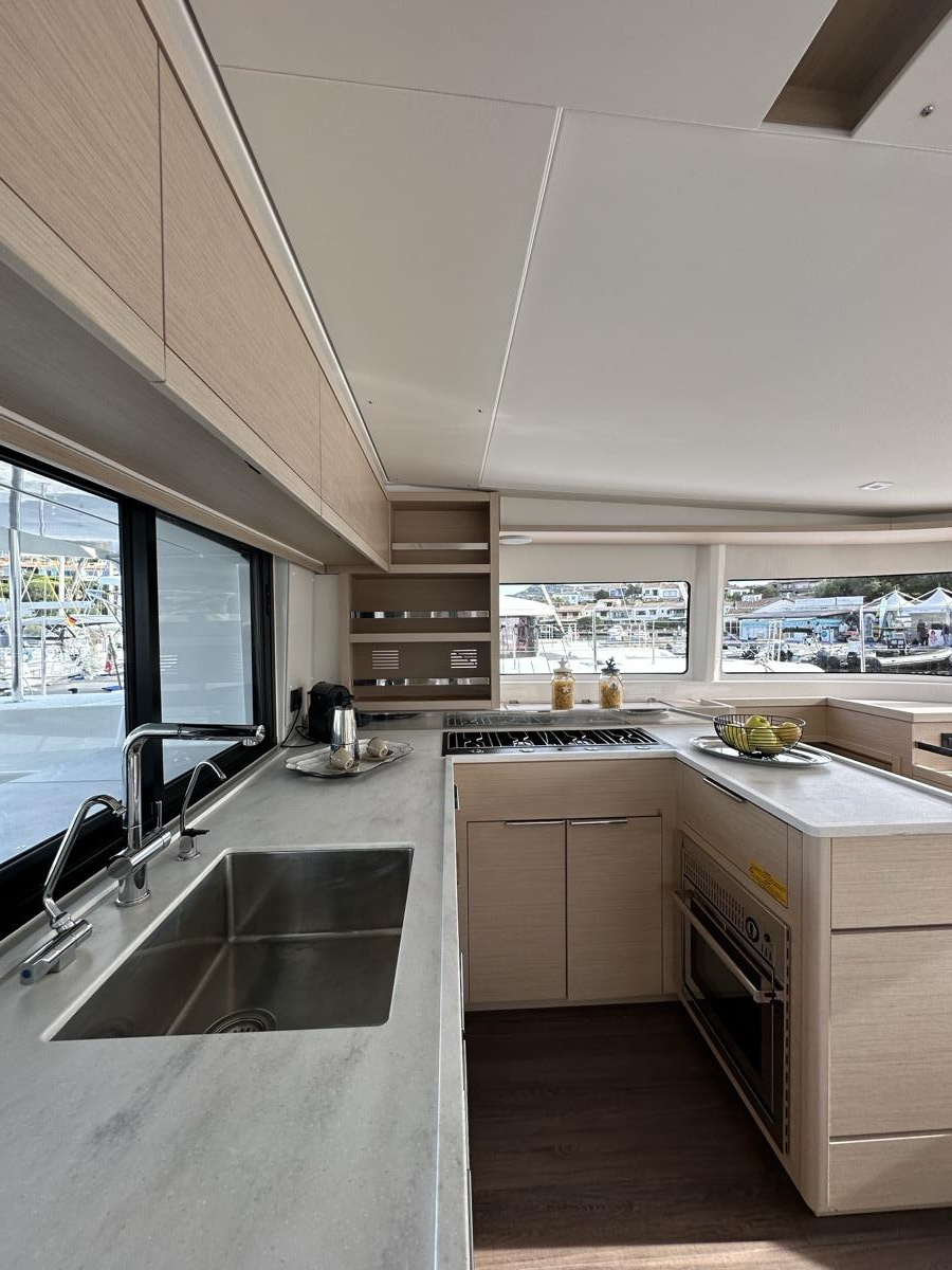Lagoon 46 — photo 19