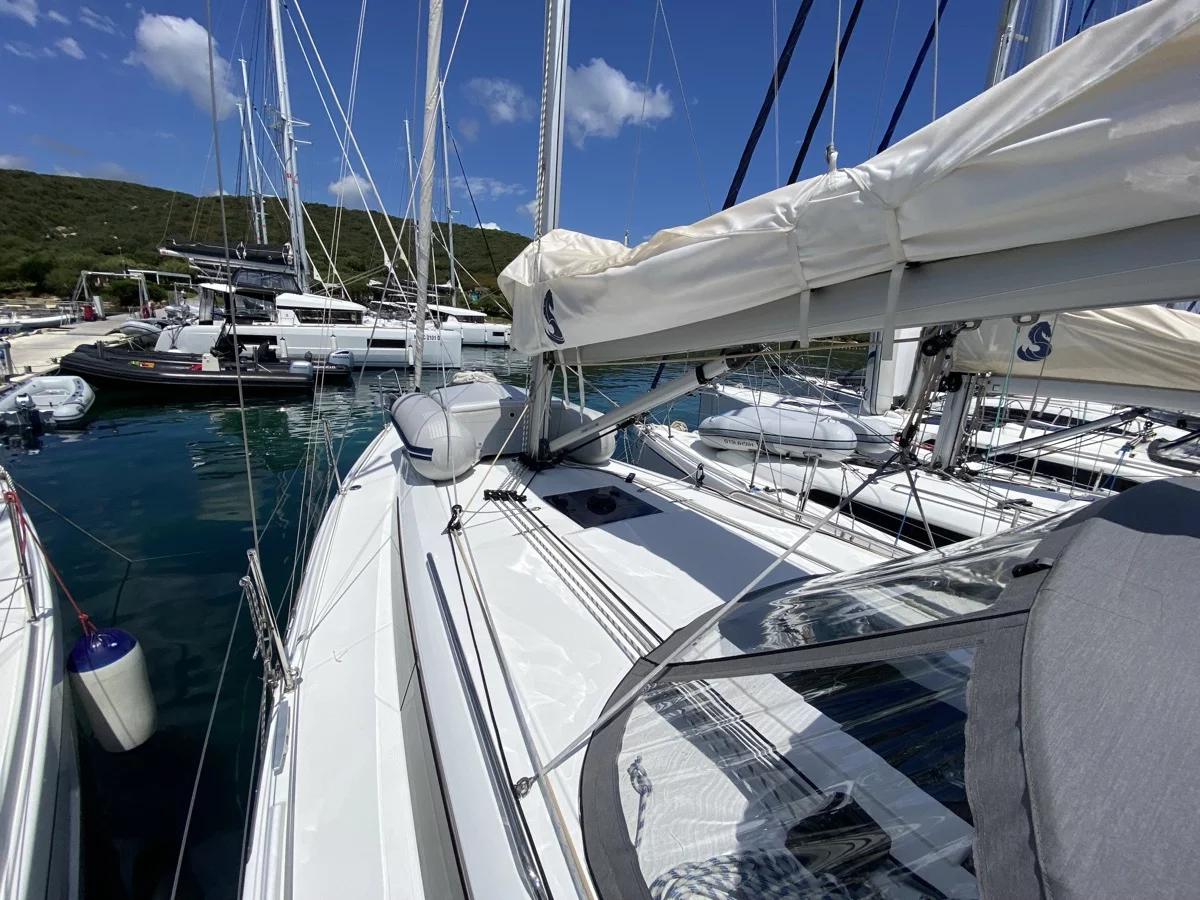 Oceanis 34.1 (Domino)  - 5