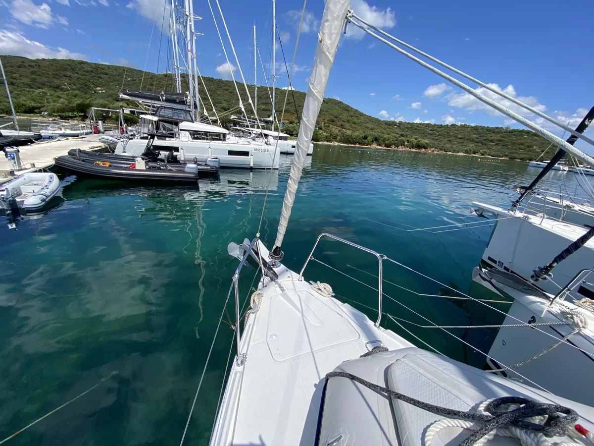 Oceanis 34.1 (Domino)  - 17