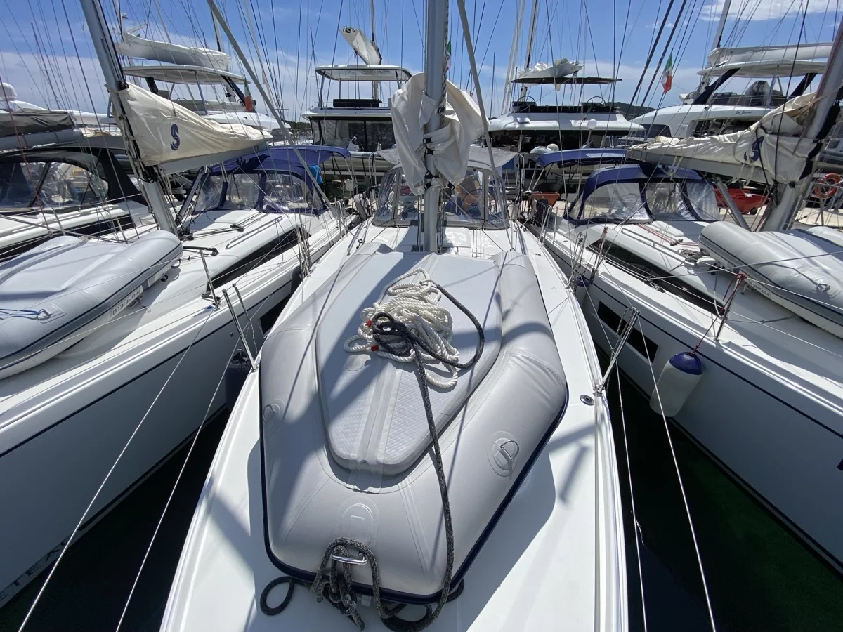 Oceanis 34.1 (Domino)  - 1