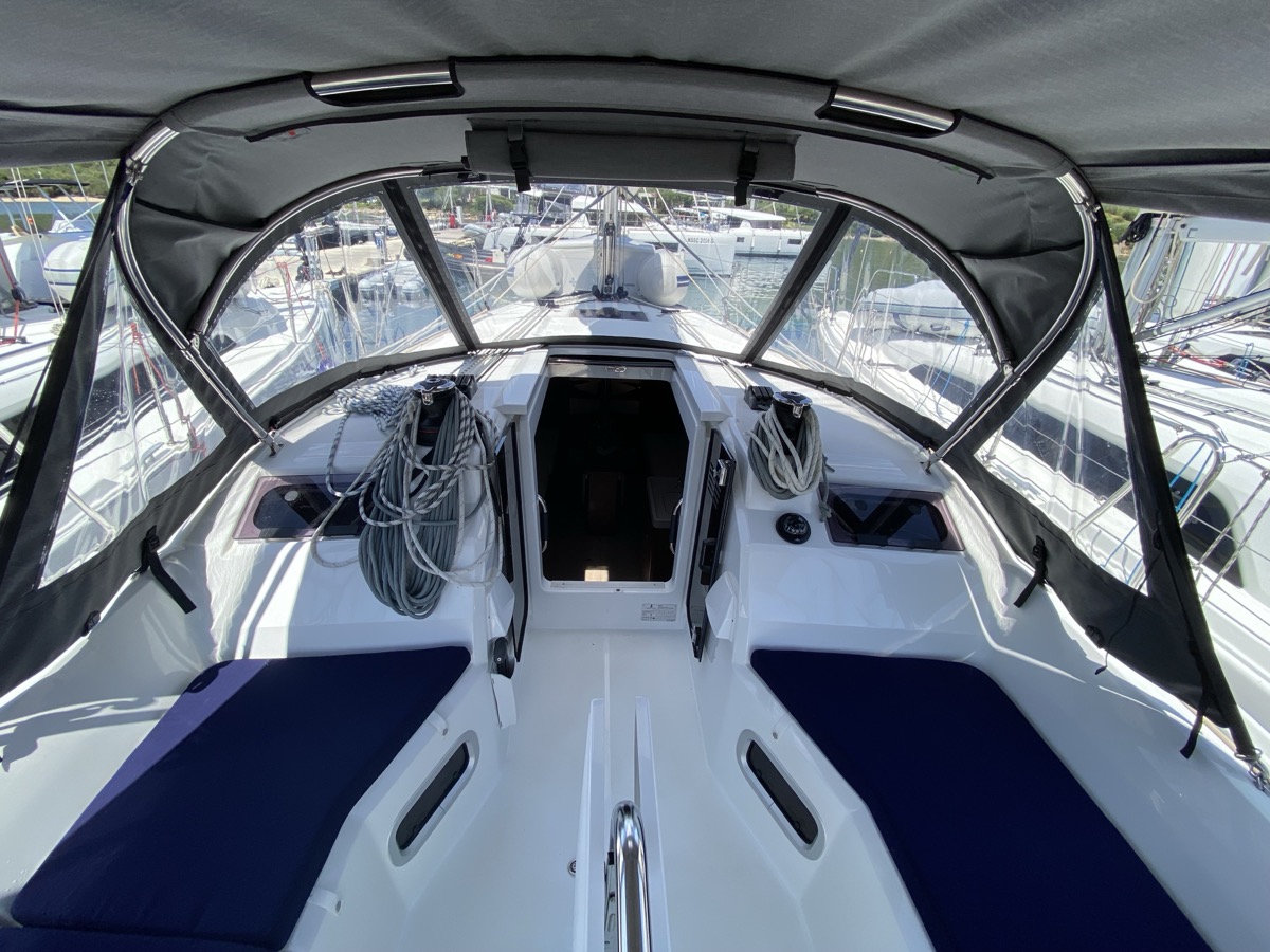 Photo #4 - Oceanis 34.1 (Domino) in Portisco - 16770