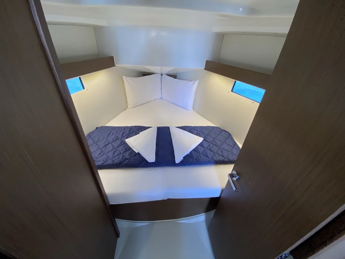 Oceanis 34.1 (Domino)  - 15
