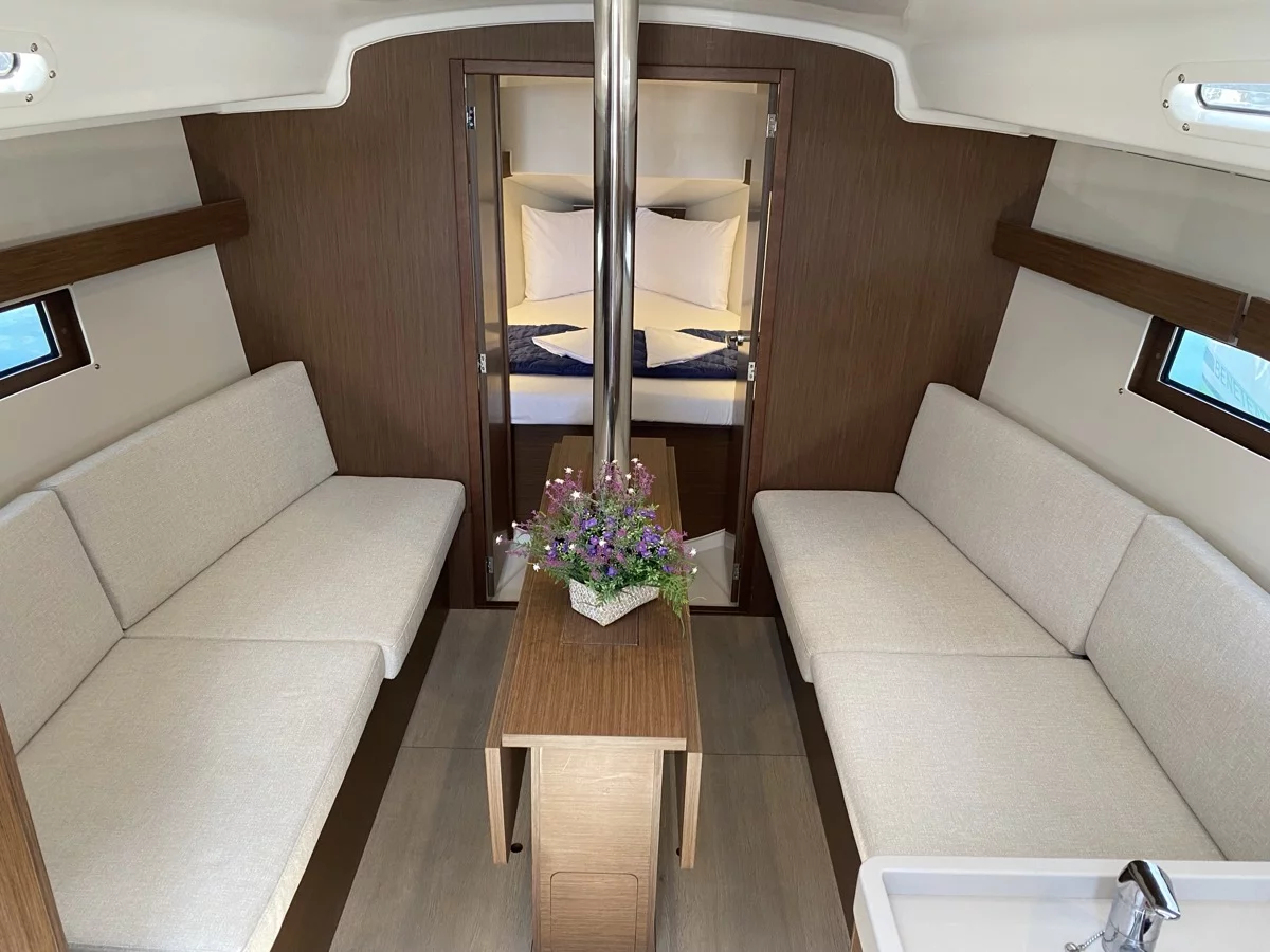Oceanis 34.1 (Domino)  - 4