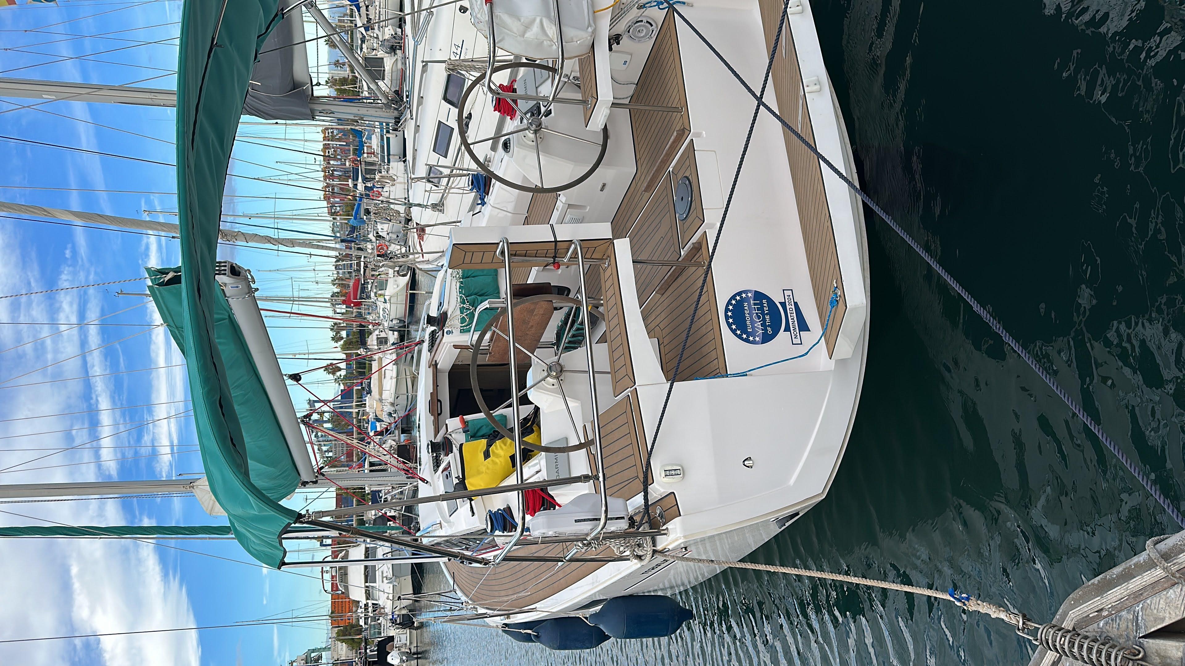 Photo #127 - Maxus 35 (see with our base extra options availability as Air Conditioned) (Angelmiles 2) in Valencia - 21116